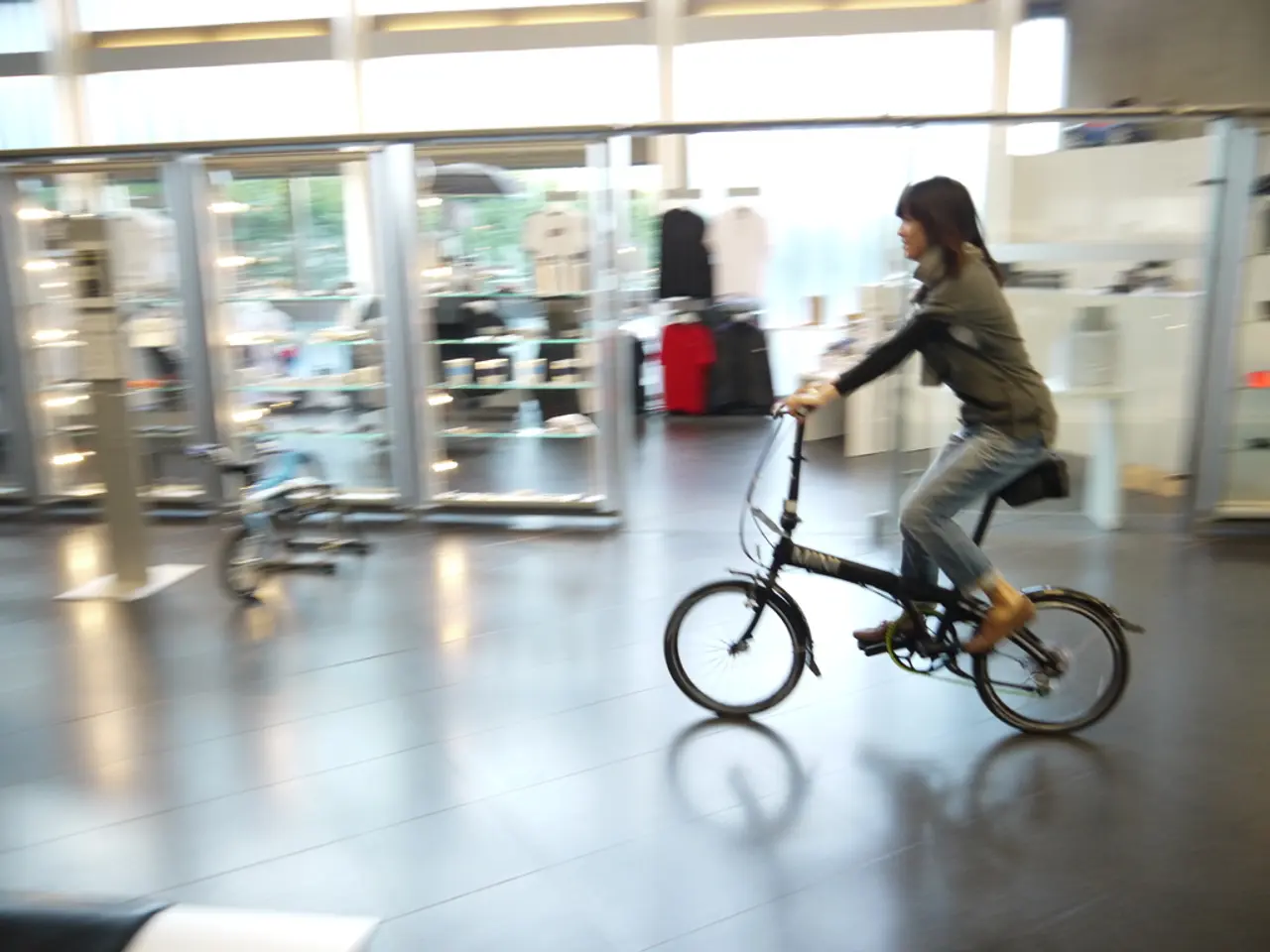 Career decisions prioritizing health recounted by Demi Vollering on rider weight debate post Tour...