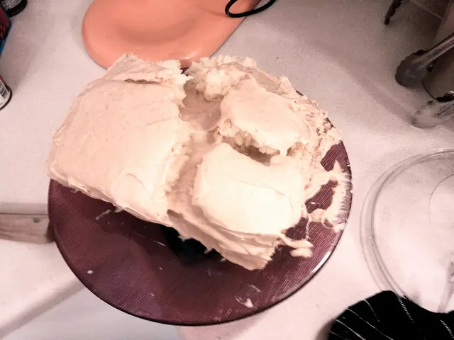 Dandruff and Lice: A Comparison, Including Visual Aids and Symptoms