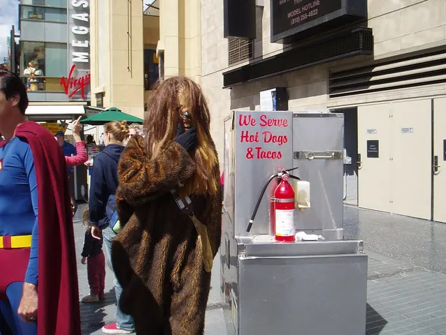 Evening evacuation of shopping center "Oz Mall" occurring in Krasnodar on July 17th.