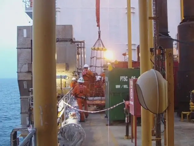 Collision of vessels in Cuxhaven results in oil spill due to cracks in the ship's hull