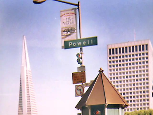 Malfunctioning cooling systems: firefighting efforts in public administrative structures