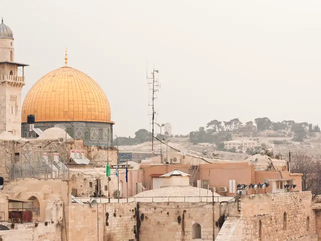 Residents of Paris expressing frustration due to lack of air conditioning in apartments