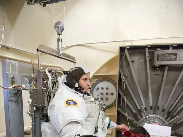 Crisis in Space: Leak in Astronaut's Space Suit During Important ISS Operation